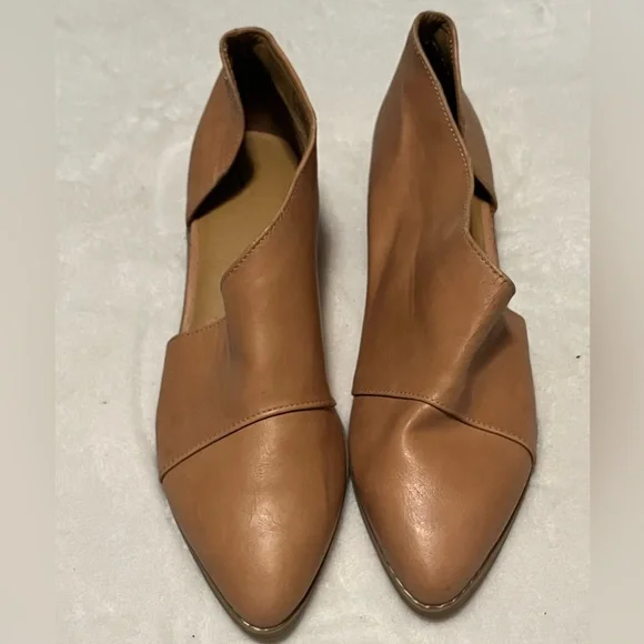Universal Thread Tan Women's Flats - Picture 1 of 5